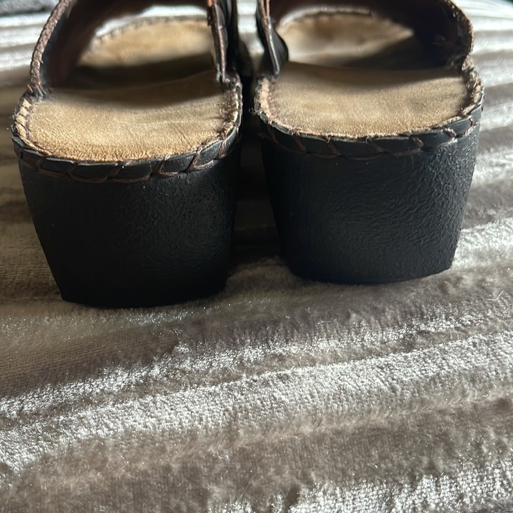 Slides Size 8 - Picture 3 of 6